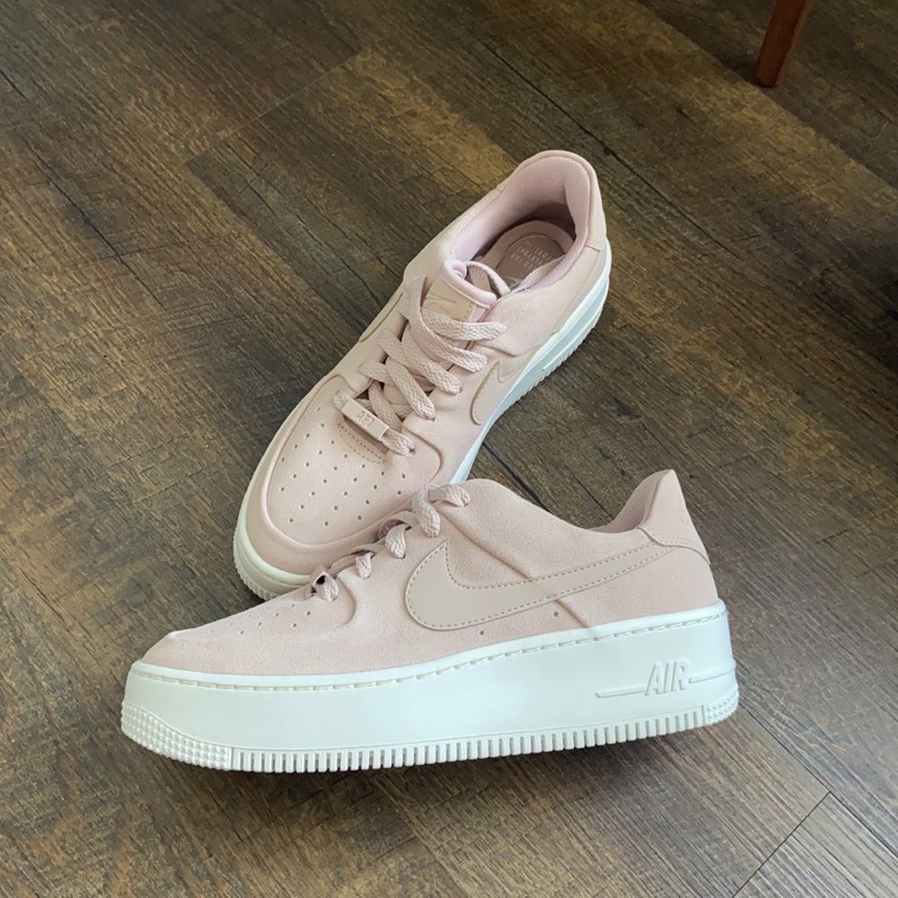 NIKE AIRFORCE 1